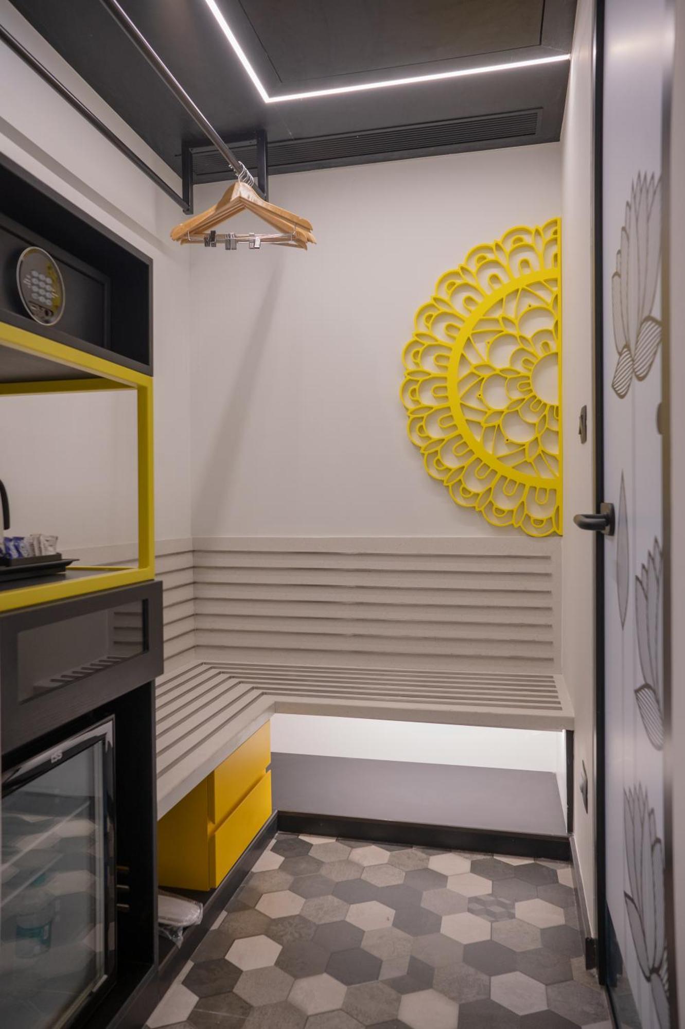 Zibe Luxe Kakinada By Grt Hotels Экстерьер фото