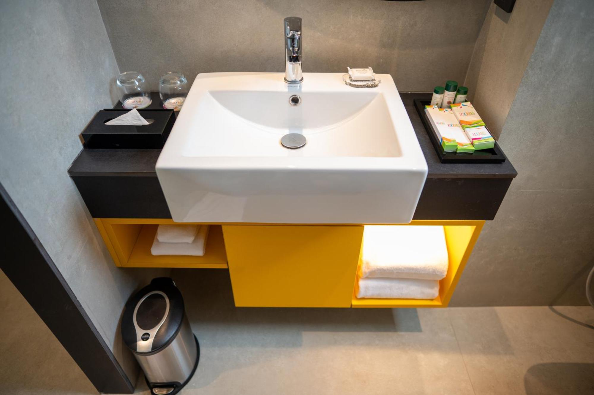 Zibe Luxe Kakinada By Grt Hotels Экстерьер фото